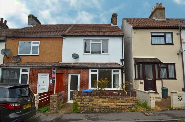 3 Bedroom Terraced House To Rent In Shortlands Road, ME10