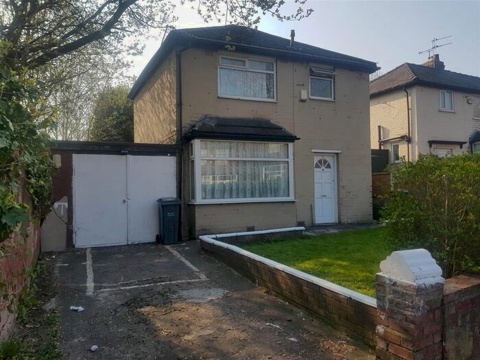 3 Bedroom Detached House To Rent In Smedley Lane, Cheetham Hill, Manchester, Lancashire M8