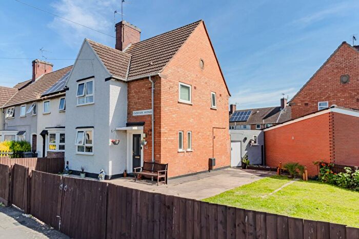 3 Bedroom Semi-Detached House For Sale In Overpark Avenue, Leicester, LE3
