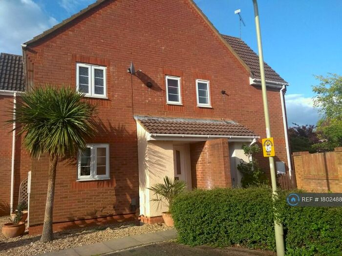 1 Bedroom Terraced House To Rent In The Lawns, Farnborough, GU14