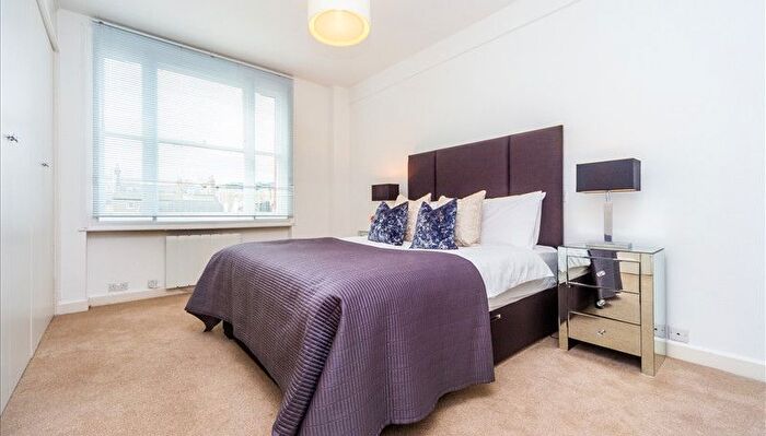 1 Bedroom Flat To Rent In Hill Street, London, W1J