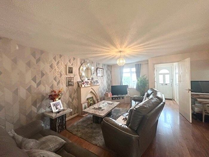 3 Bedroom Property To Rent In Collingwood Road, RM13