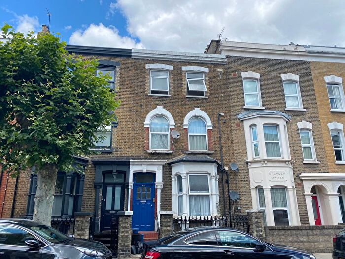 3 Bedroom Flat To Rent In Dunlace Road, London, E5
