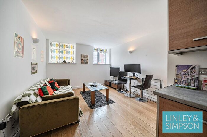 1 Bedroom Flat For Sale In Waterloo Court, Hunslet Road, Leeds, LS10