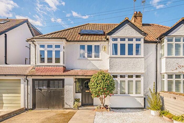 4 Bedroom Property For Sale In Summer Avenue, East Molesey, KT8