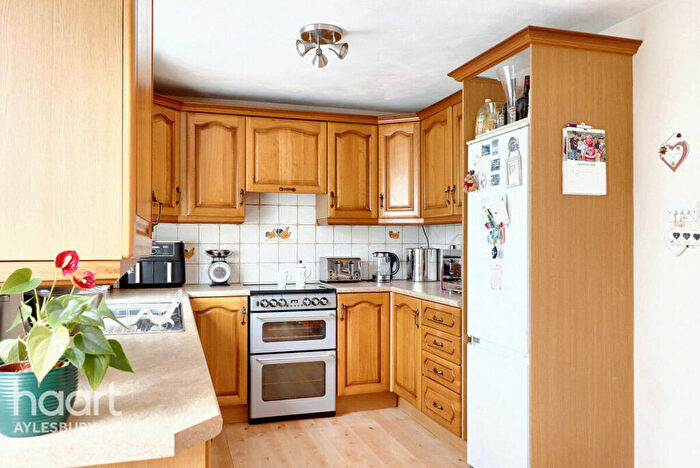 3 Bedroom Terraced House For Sale In Waivers Way, Aylesbury, HP21