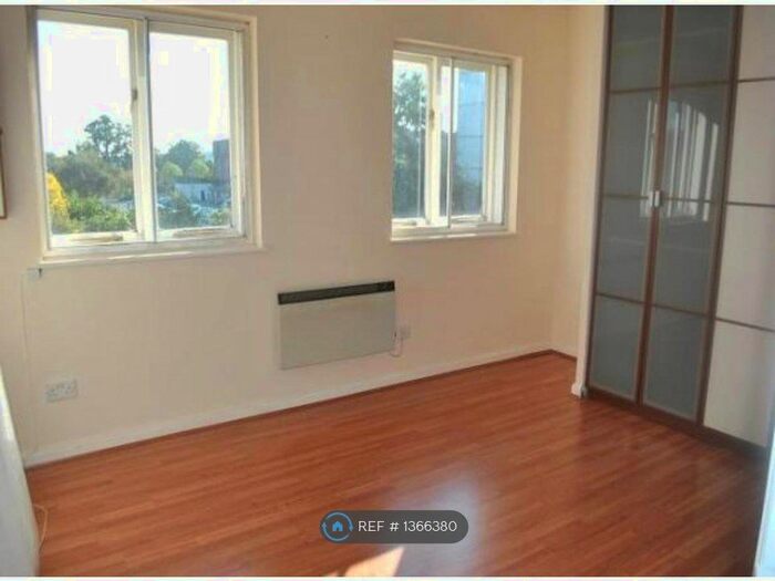 1 Bedroom Flat To Rent In Brendon Close, Harlington, Hayes, UB3