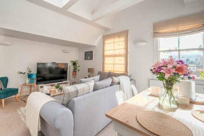 1 Bedroom Flat For Sale In Rosslyn Hill, Hampstead, London, NW3