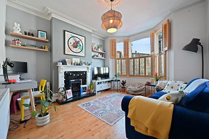 1 Bedroom Flat For Sale In Irving Road, London, W14