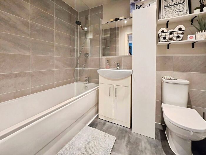 2 Bedroom Flat For Sale In Webster Close, Bracknell, Berkshire, RG12