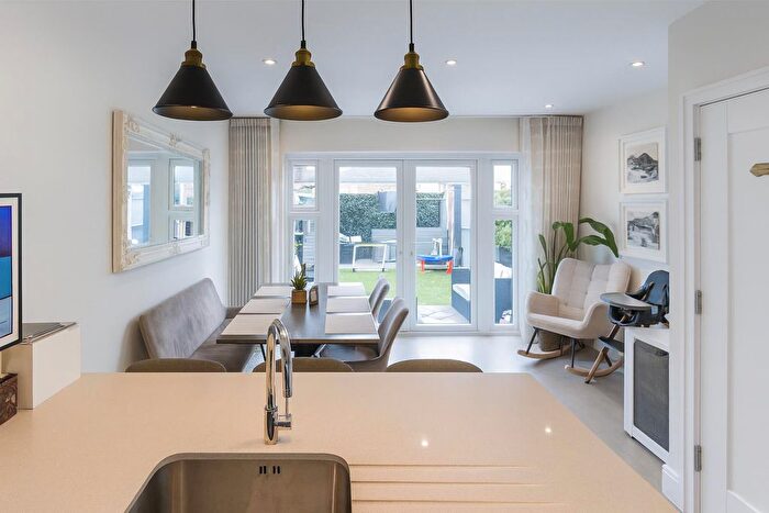 4 Bedroom Terraced House For Sale In New Hampshire Street, Reading, RG2