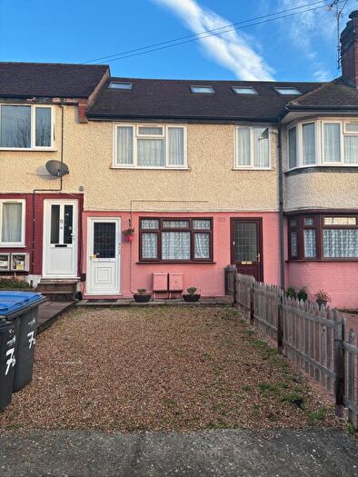 Studio For Sale In Crest Drive, Enfield, EN3