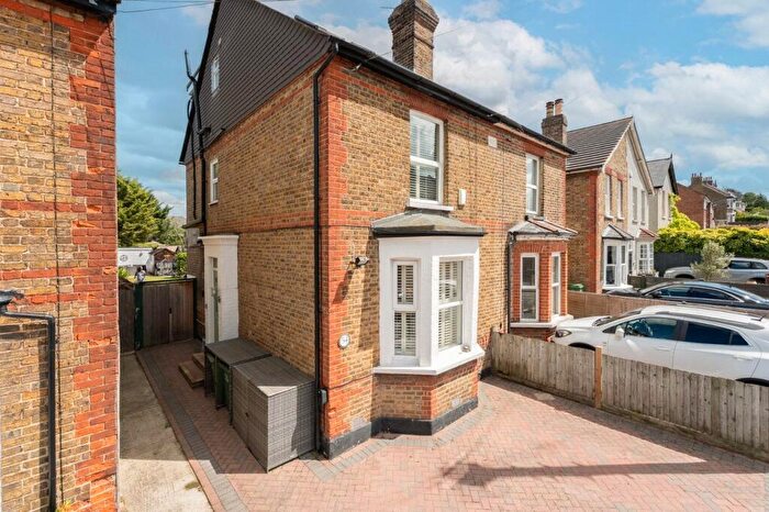 3 Bedroom Semi-Detached House For Sale In Carshalton Grove, Sutton, SM1