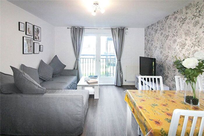 2 Bedroom Flat For Sale In Esparto Way, South Darenth, DA4