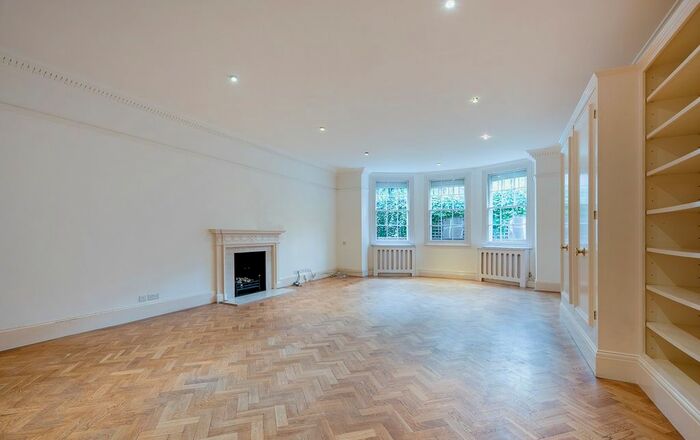 3 Bedroom Flat To Rent In Gledhow Gardens, South Kensington, Kensington, SW5