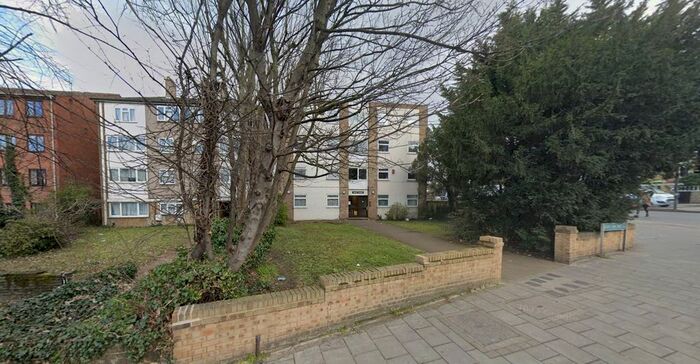 2 Bedroom Flat To Rent In Burnt Ash Hill, London, SE12