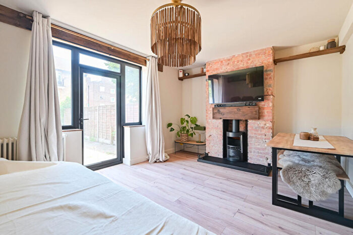 2 Bedroom Maisonette For Sale In Bruce Road, , Bow, London, E3