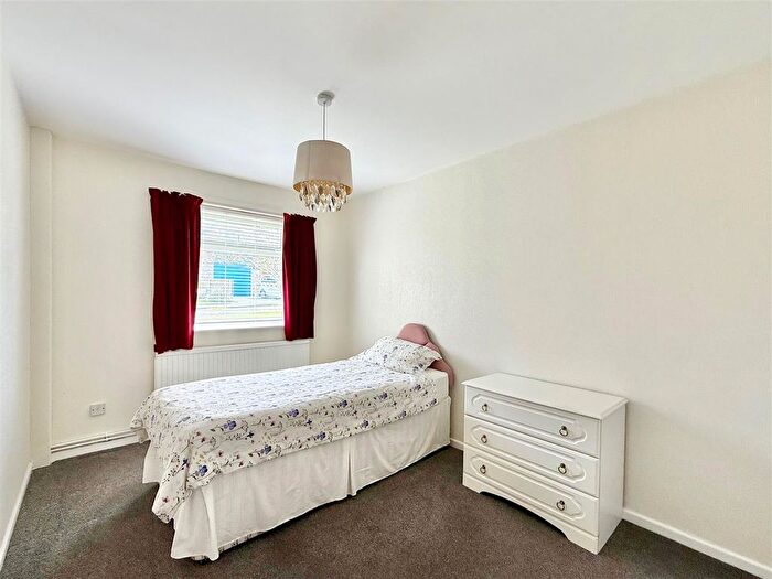 2 Bedroom Detached Bungalow For Sale In Turnchapel, Plymouth, PL9