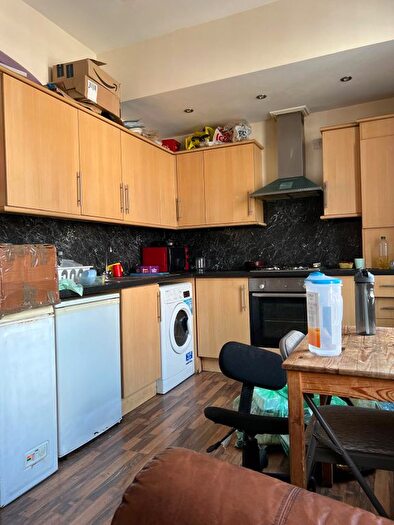 2 Bedroom Flat To Rent In City Road, Cardiff, CF24