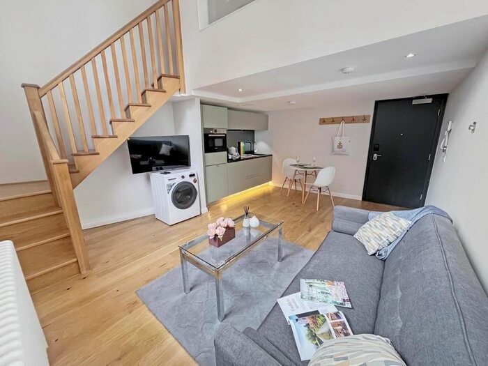 1 Bedroom Flat To Rent In Flat, Mcdonald Road, Edinburgh, EH7