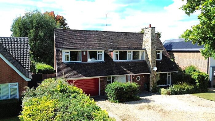 4 Bedroom Detached House For Sale In Keephatch Road, Wokingham, Berkshire, RG40