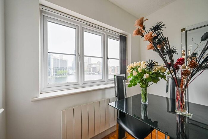 2 Bedroom Flat To Rent In Wheat Sheaf Close, Docklands, London, E14