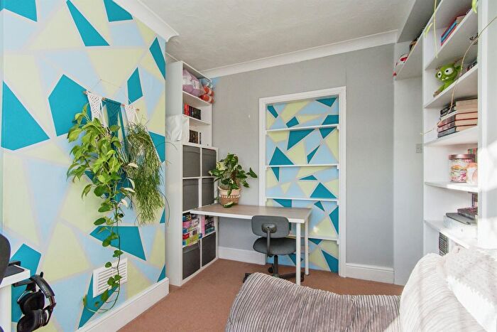 2 Bedroom Semi-Detached House For Sale In Broomhill Square, Knottingley, WF11