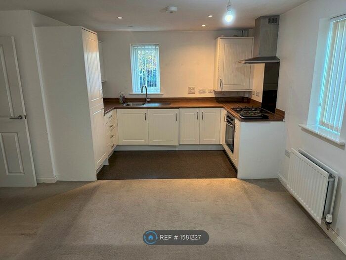 2 Bedroom Flat To Rent In Hither Fields, Gravesend, DA11