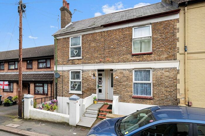 3 Bedroom End Of Terrace House For Sale In Hillside Road, Dover, CT17