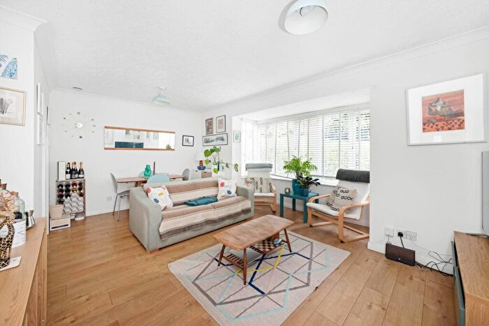 2 Bedroom Apartment For Sale In Linwood Close, Camberwell, London, SE5
