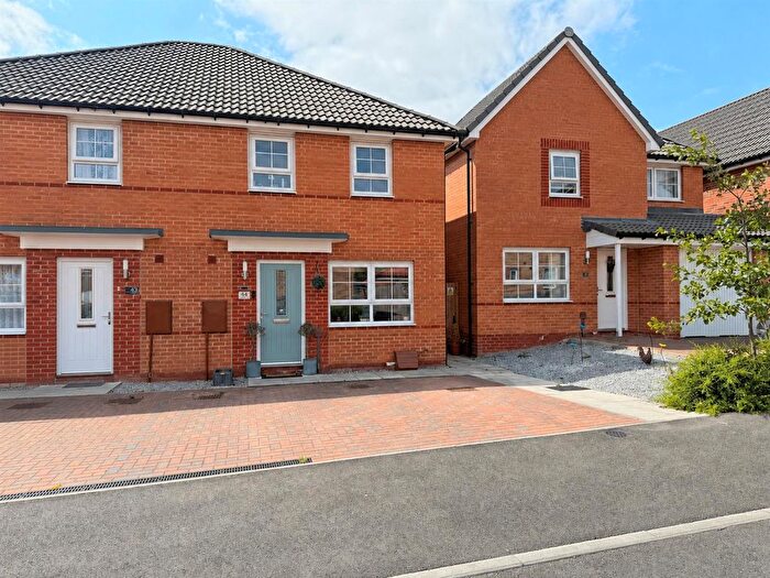 3 Bedroom Semi-detached House For Sale In Morris Croft, Cottingham, HU16