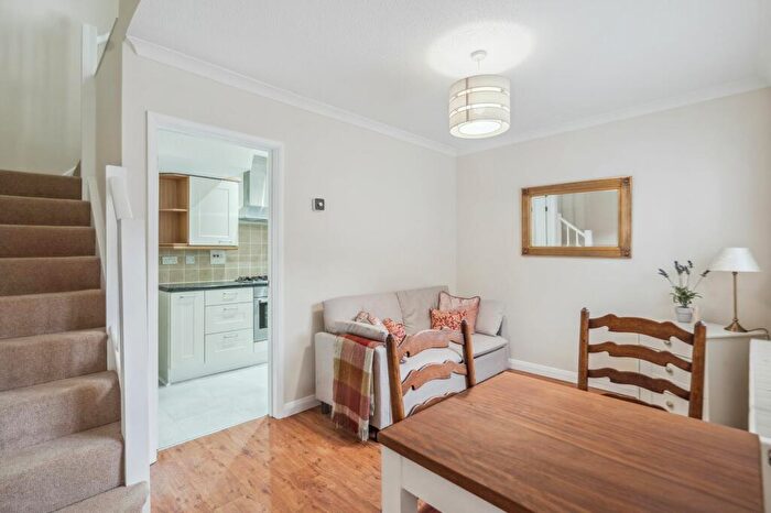 1 Bedroom Cottage For Sale In Jennings Field, Flackwell Heath, HP10