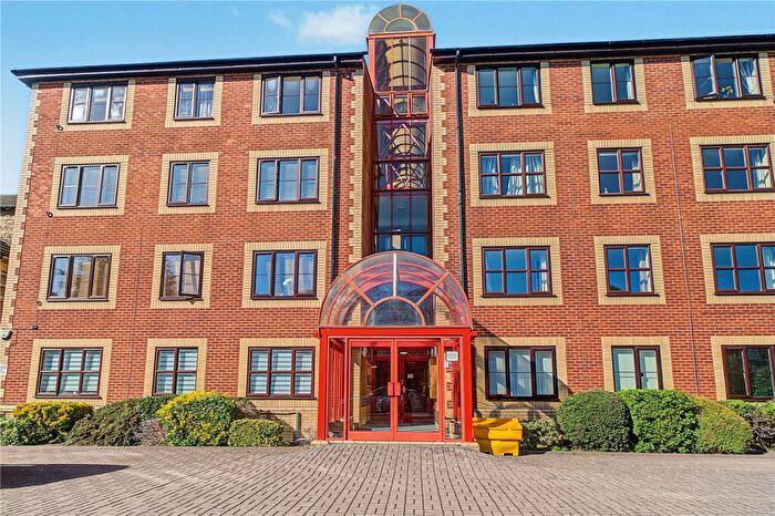 2 Bedroom Apartment To Rent In Bath Road, Swindon, Wiltshire, SN1