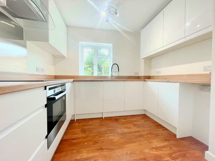 2 Bedroom Flat To Rent In Lygon Walk, Cheltenham, GL51