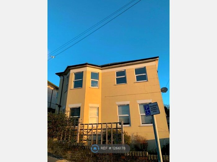 2 Bedroom Flat To Rent In Ashburham Road, Hastings TN35