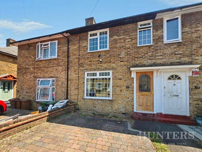 2 Bedroom Terraced House To Rent In Winchcombe Road, Carshalton, SM5