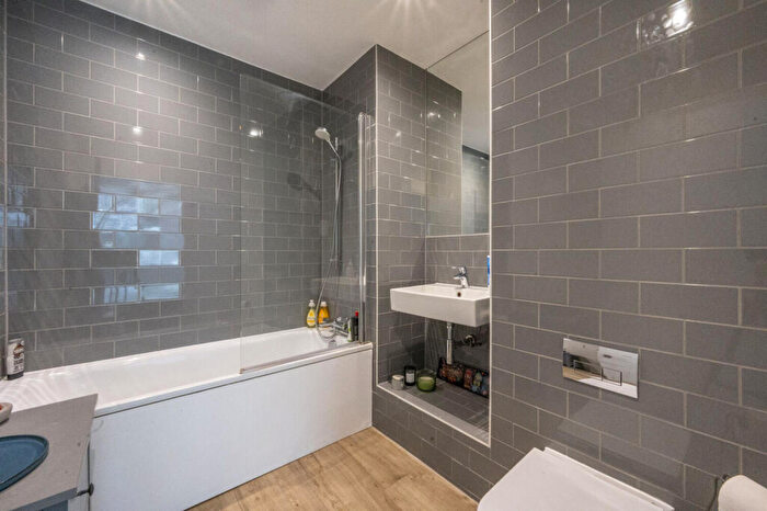 2 Bedroom Flat For Sale In Old Brewery Way, Walthamstow, London, E17