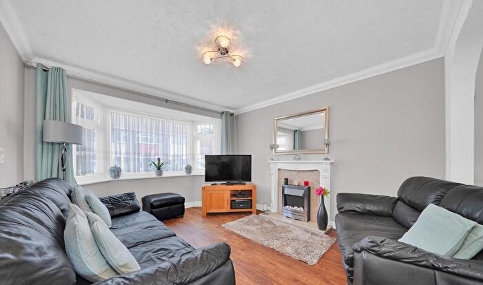 3 Bedroom Terraced House To Rent In South Hall Drive, Rainham, RM13