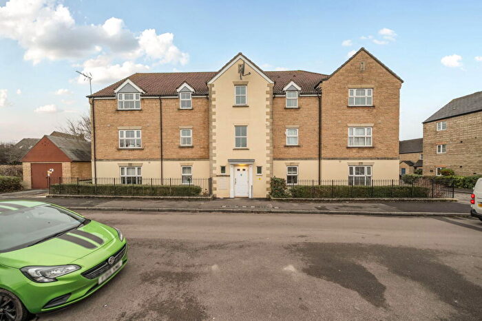 2 Bedroom Flat For Sale In Kingfisher Court, Calne, SN11
