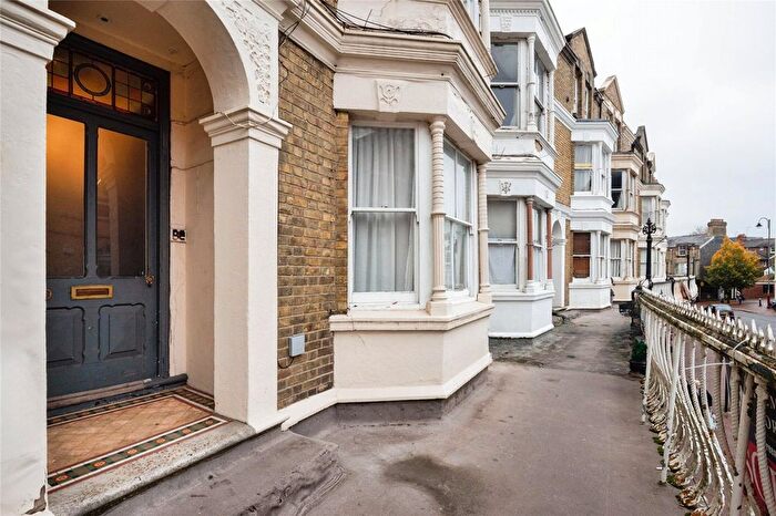 1 Bedroom Flat For Sale In Monson Colonnade, Monson Road, Tunbridge Wells, Kent, TN1