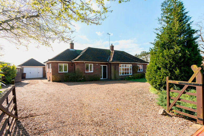 4 Bedroom Detached Bungalow For Sale In Heath Road, Great Brickhill, Buckinghamshire, MK17