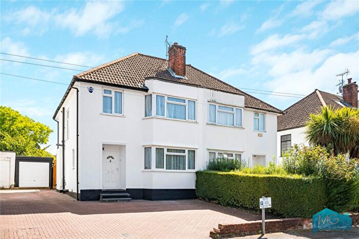 3 Bedroom Semi-Detached House For Sale In Wentworth Close, West Finchley, London, N3