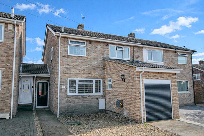 3 Bedroom Terraced House For Sale In Orchard Close, Chalgrove, OX44