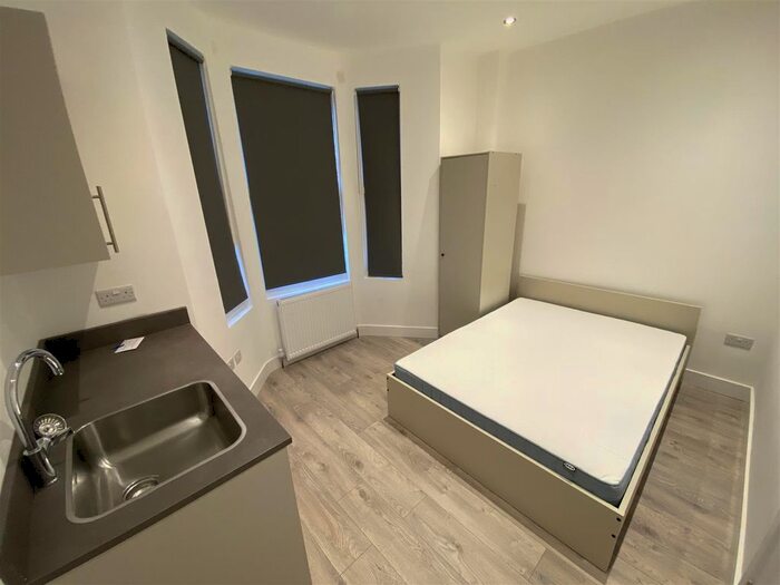 Studio To Rent In Glenwood Road, London, SE6