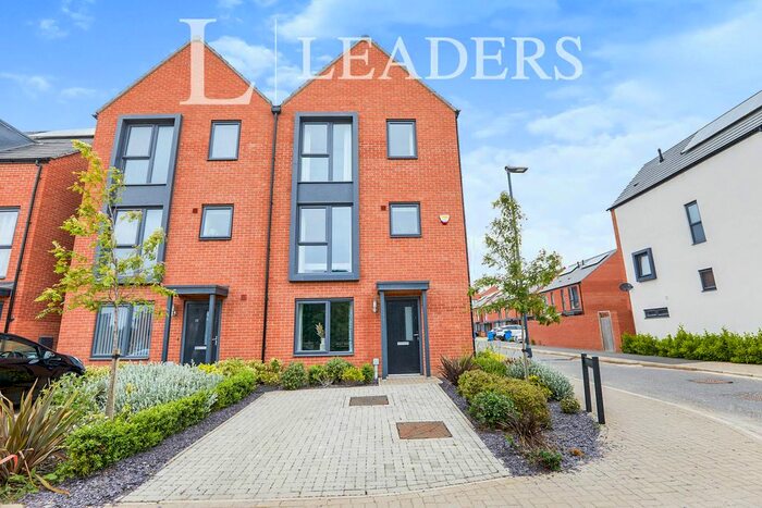 4 Bedroom Town House To Rent In Newtonmore Drive, Derby, DE22