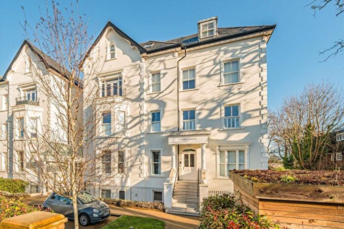 1 Bedroom Flat For Sale In Oak Hill Road, Surbiton, KT6