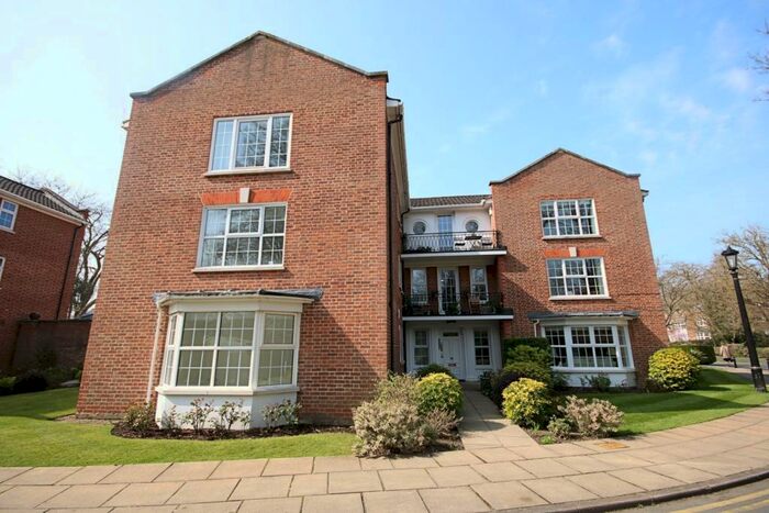 2 Bedroom Flat To Rent In Whitelock House, Phyllis Court Drive, Henley-On-Thames, RG9