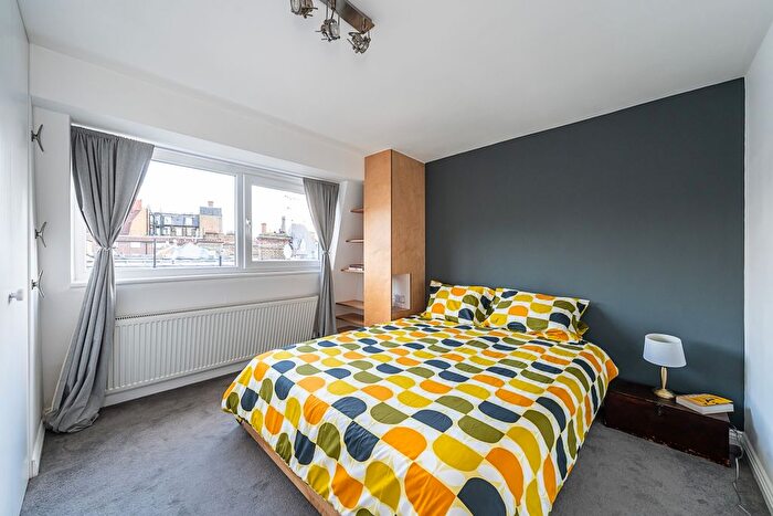1 Bedroom Flat To Rent In Gordon Place, London, W8