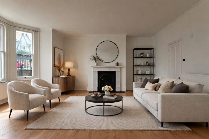 3 Bedroom Apartment For Sale In Granville House, Broadstairs, CT10