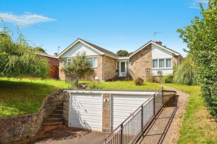 3 Bedroom Bungalow To Rent In Watergate Road, Newport, PO30